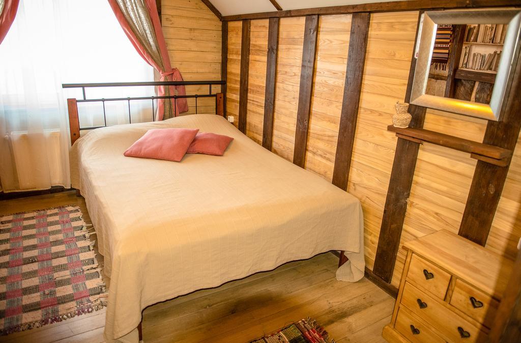 Usadba Belovezhskoye Pomestye Hotel Kamenjoeki Buitenkant foto