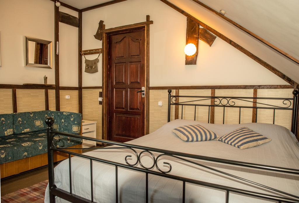 Usadba Belovezhskoye Pomestye Hotel Kamenjoeki Buitenkant foto
